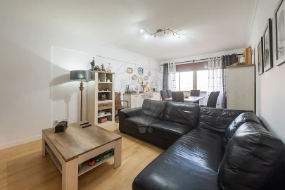 Apartamento T3 para Venda em Massamá e Monte Abraão