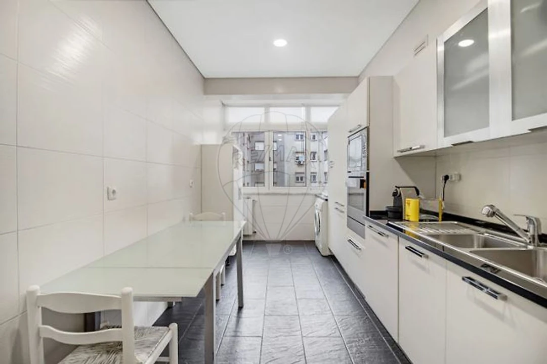 Apartamento T2 para Arrendamento em Areeiro Foto 1