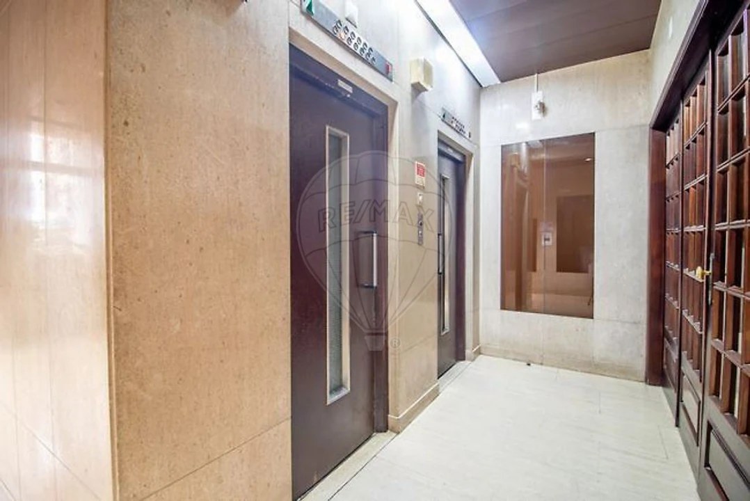 Apartamento T2 para Arrendamento em Areeiro Foto 10