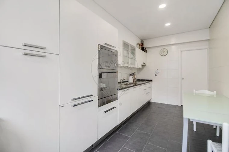 Apartamento T2 para Arrendamento em Areeiro Foto 6