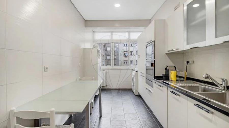 Apartamento T2 para Arrendamento em Areeiro