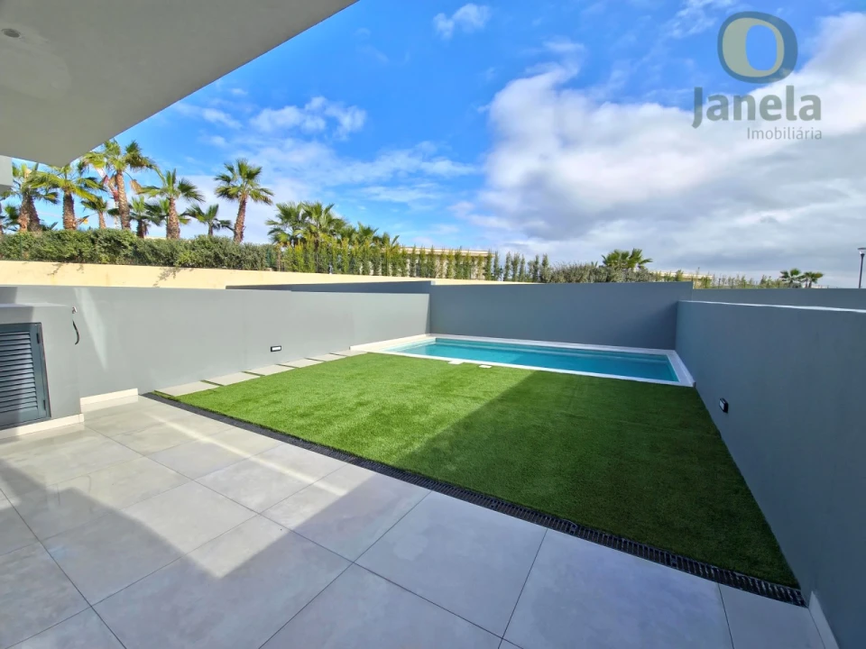 Moradia T4 para Venda em Montenegro Foto 1