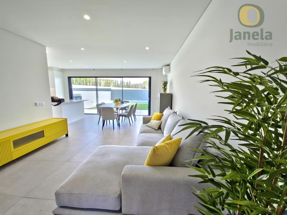 Moradia T4 para Venda em Montenegro Foto 7