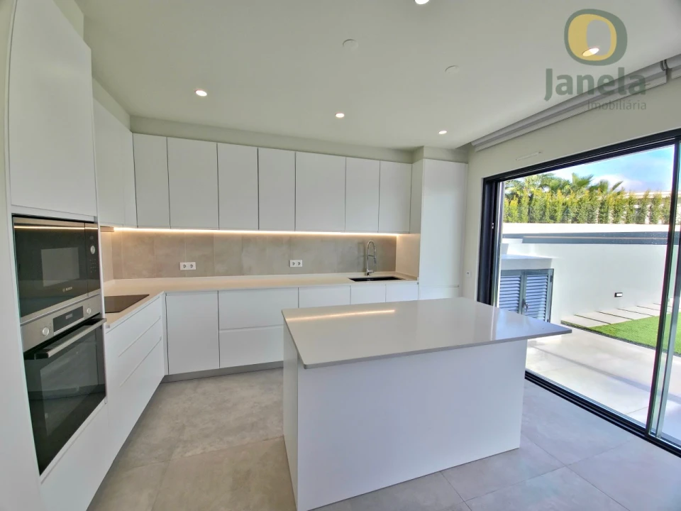 Moradia T4 para Venda em Montenegro Foto 16