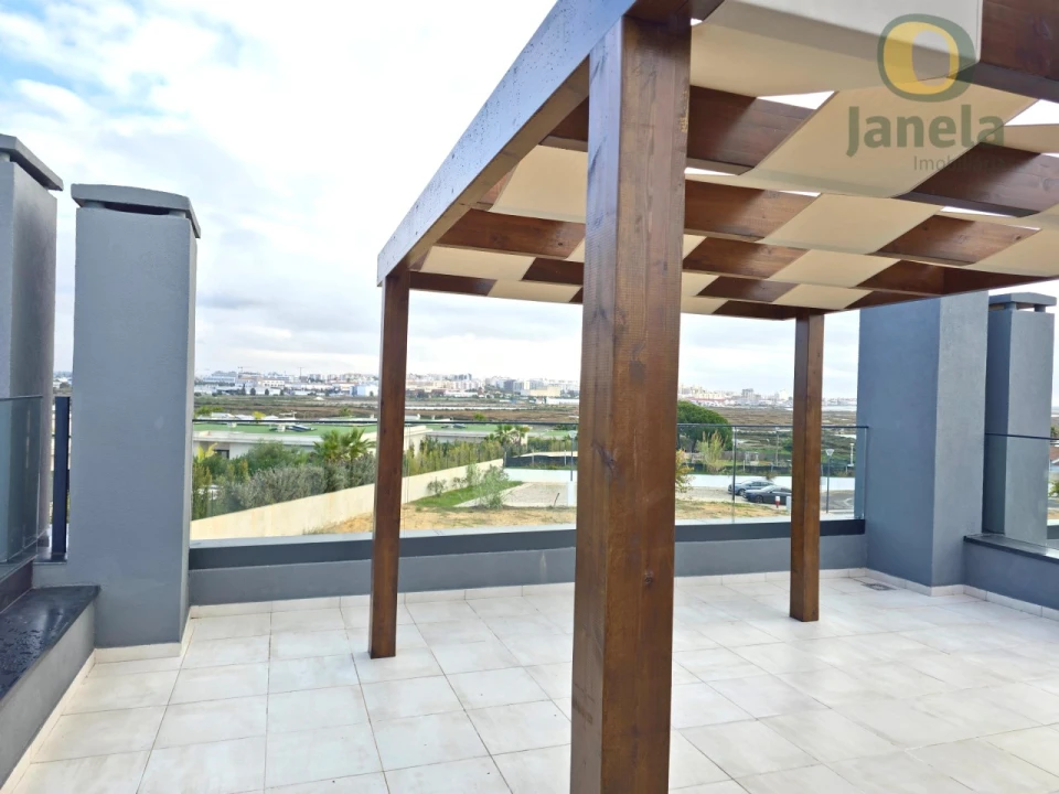 Moradia T4 para Venda em Montenegro Foto 17