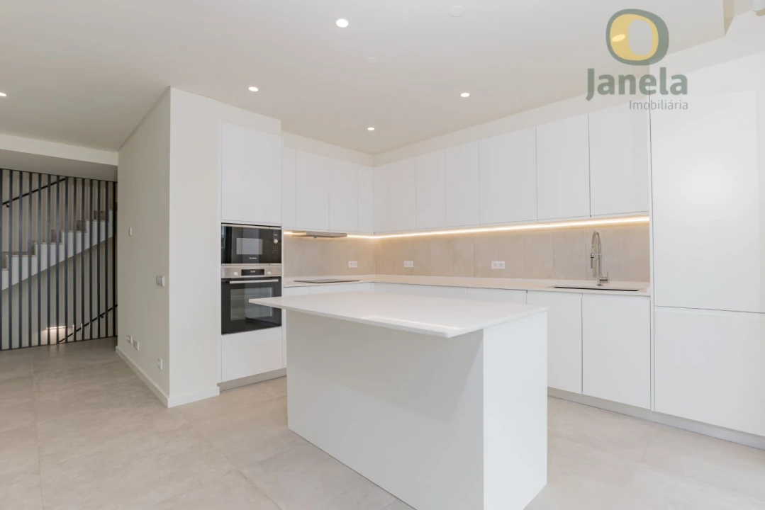 Moradia T4 para Venda em Montenegro Foto 18