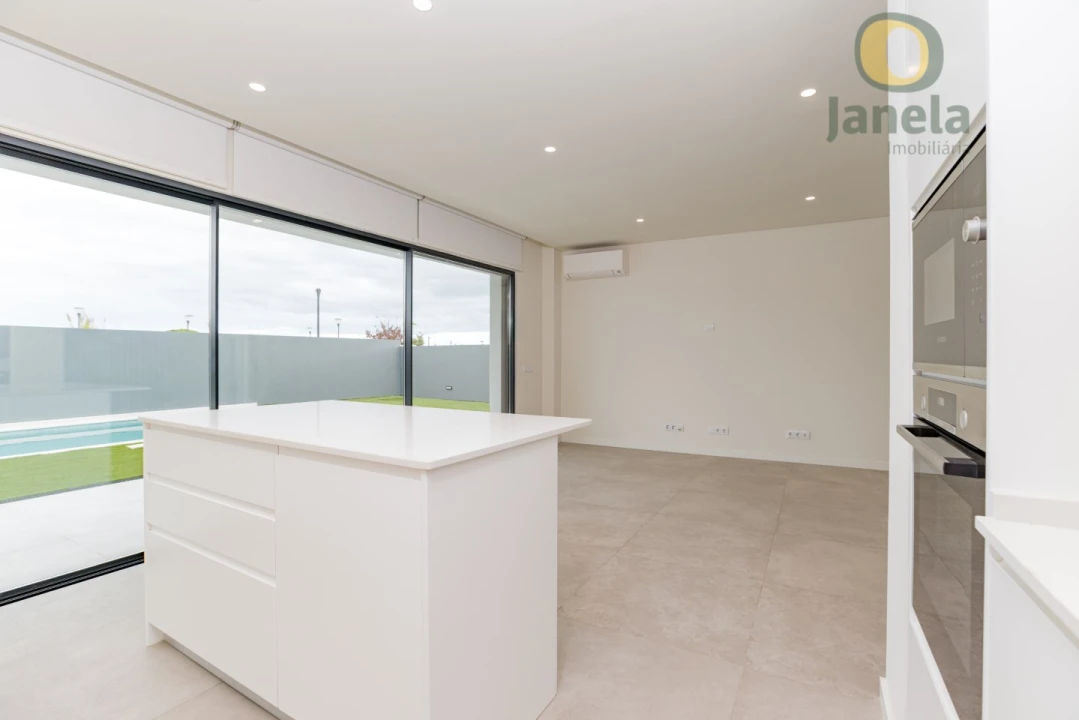 Moradia T4 para Venda em Montenegro Foto 19