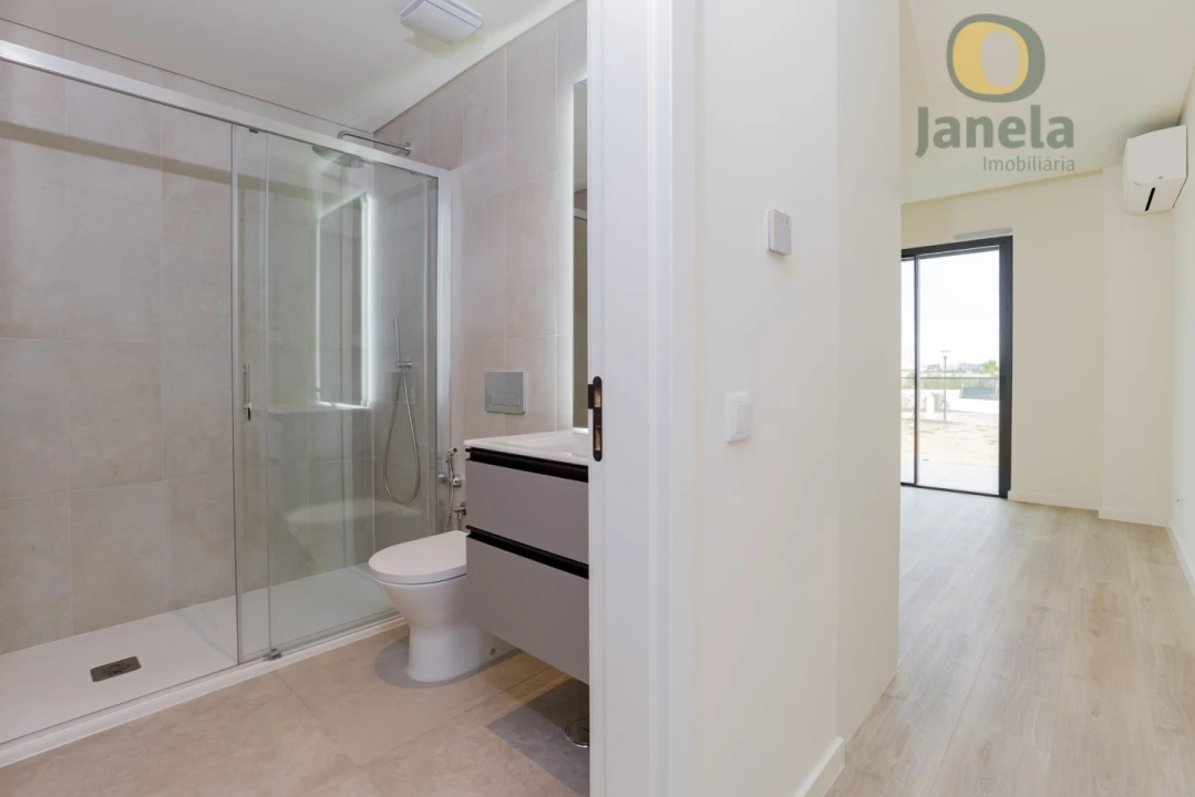 Moradia T4 para Venda em Montenegro Foto 24