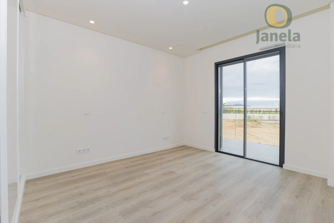 Moradia T4 para Venda em Montenegro Foto 27