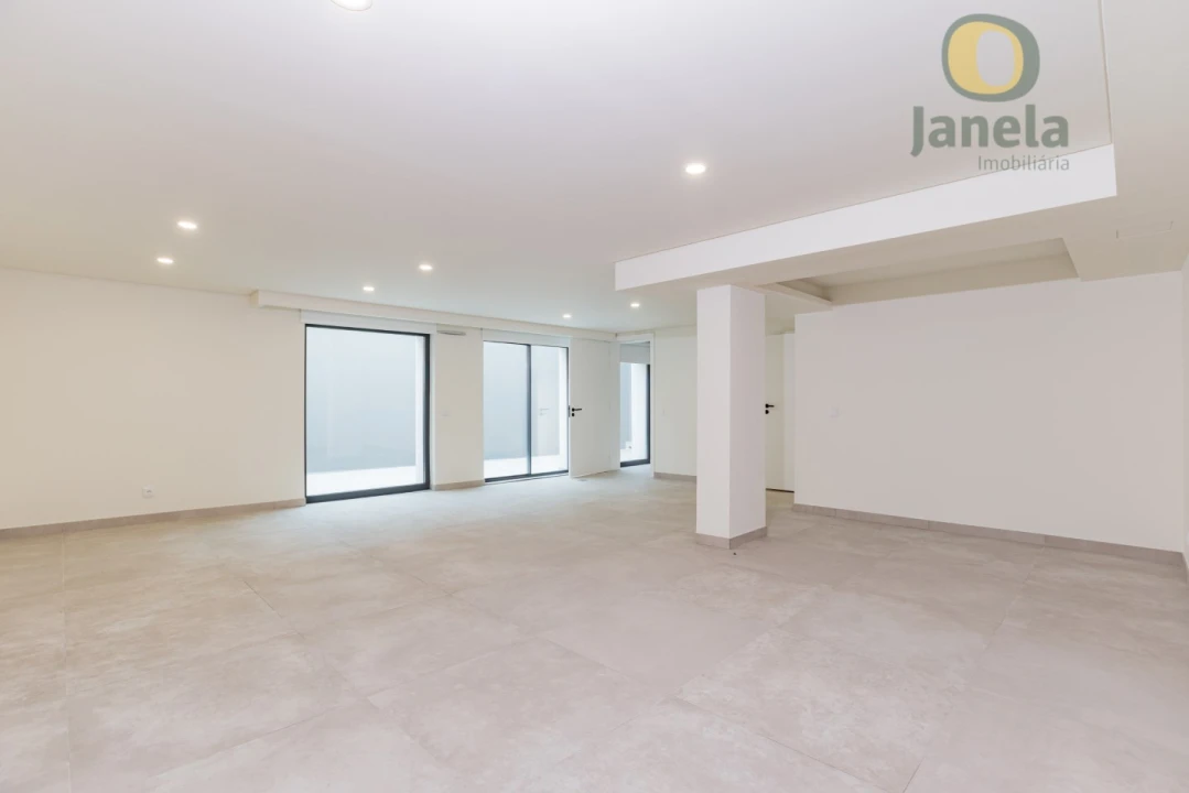 Moradia T4 para Venda em Montenegro Foto 35