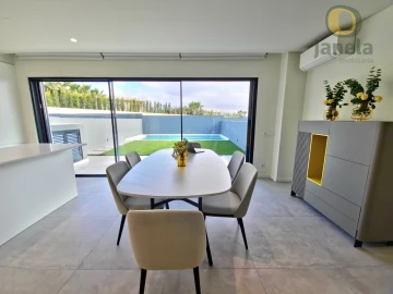 Moradia T4 para Venda em Montenegro