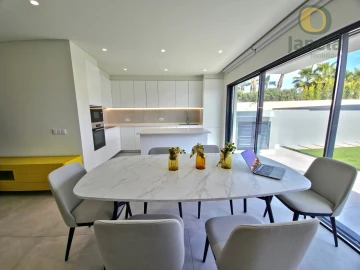 Moradia T4 para Venda em Montenegro