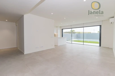 Moradia T4 para Venda em Montenegro