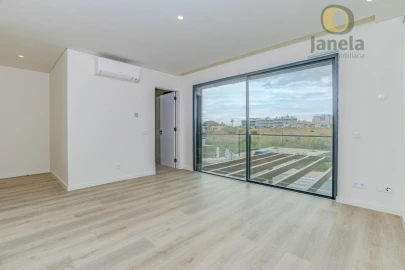 Moradia T4 para Venda em Montenegro