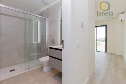 Moradia T4 para Venda em Montenegro