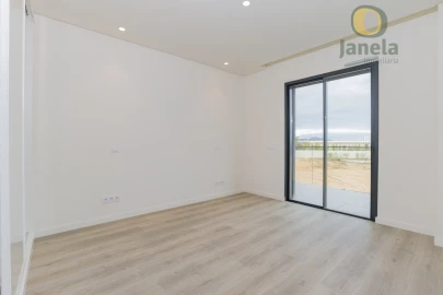 Moradia T4 para Venda em Montenegro