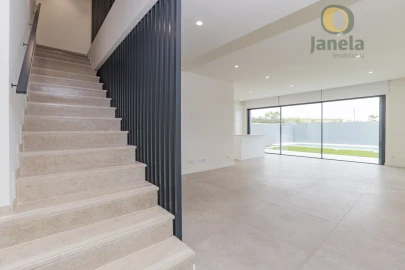 Moradia T4 para Venda em Montenegro