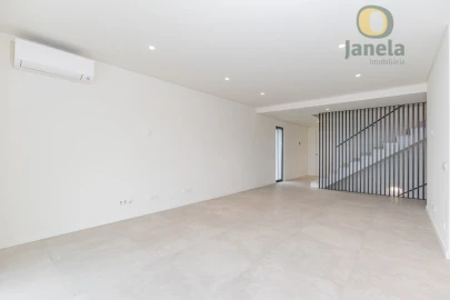 Moradia T4 para Venda em Montenegro