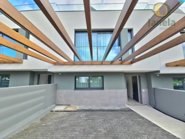 Moradia T4 para Venda em Montenegro