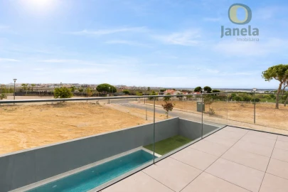 Moradia T4 para Venda em Montenegro