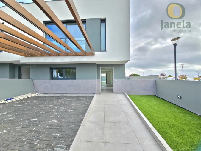 Moradia T4 para Venda em Montenegro Foto 5