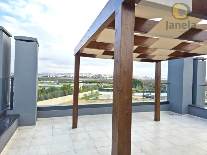 Moradia T4 para Venda em Montenegro Foto 17