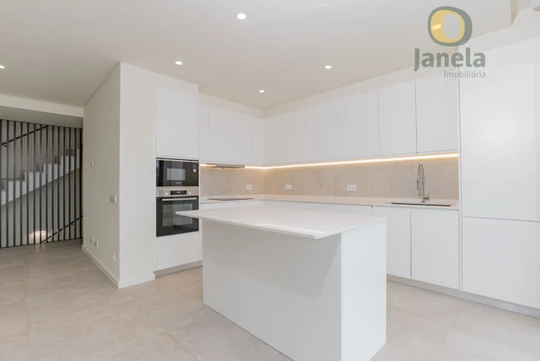 Moradia T4 para Venda em Montenegro Foto 18