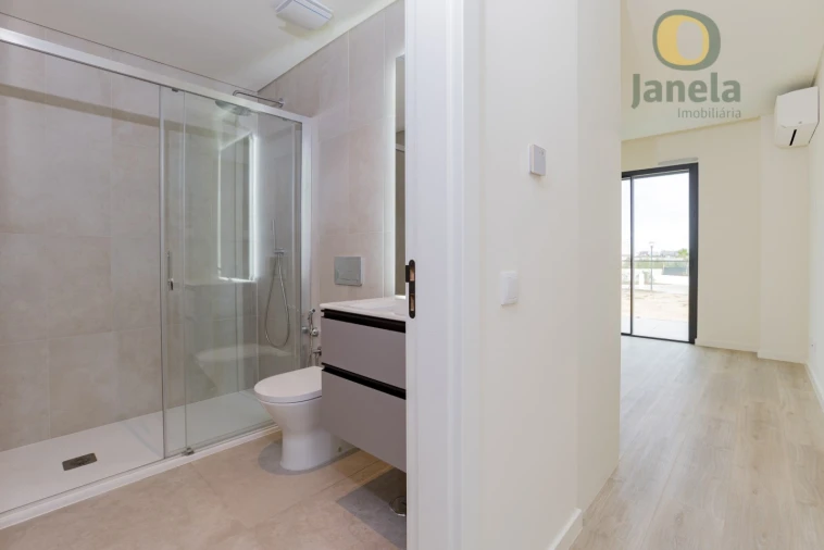 Moradia T4 para Venda em Montenegro Foto 24