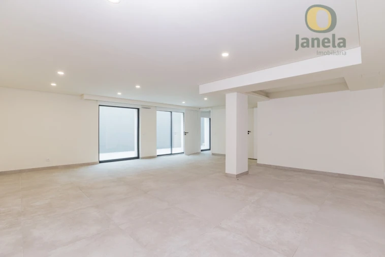 Moradia T4 para Venda em Montenegro Foto 35