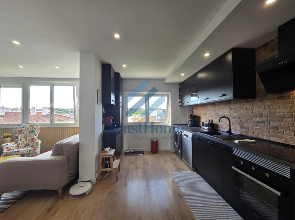 Apartamento T2 para Venda em Queluz e Belas Foto 1
