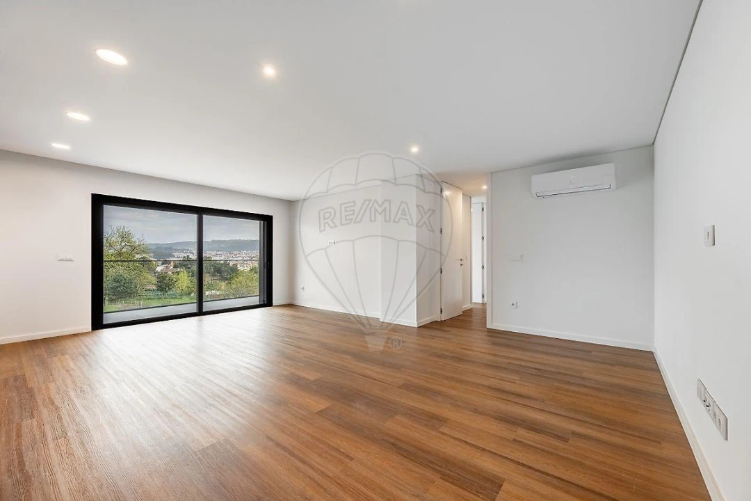 Apartamento T3 para Venda em Ferreiros e Gondizalves Foto 3