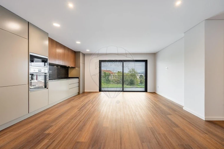 Apartamento T3 para Venda em Ferreiros e Gondizalves Foto 2