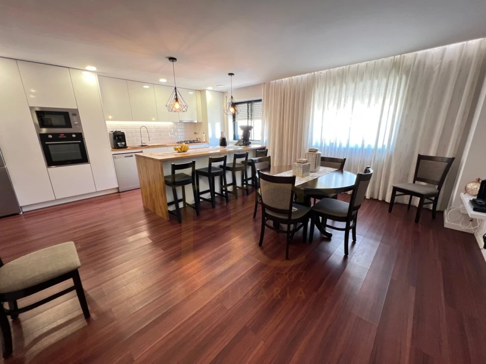 Apartamento T4 para Venda em Aver-O-Mar, Amorim e Terroso Foto 1