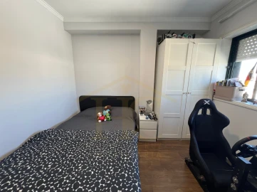 Apartamento T4 para Venda em Aver-O-Mar, Amorim e Terroso