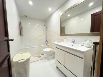 Apartamento T4 para Venda em Aver-O-Mar, Amorim e Terroso