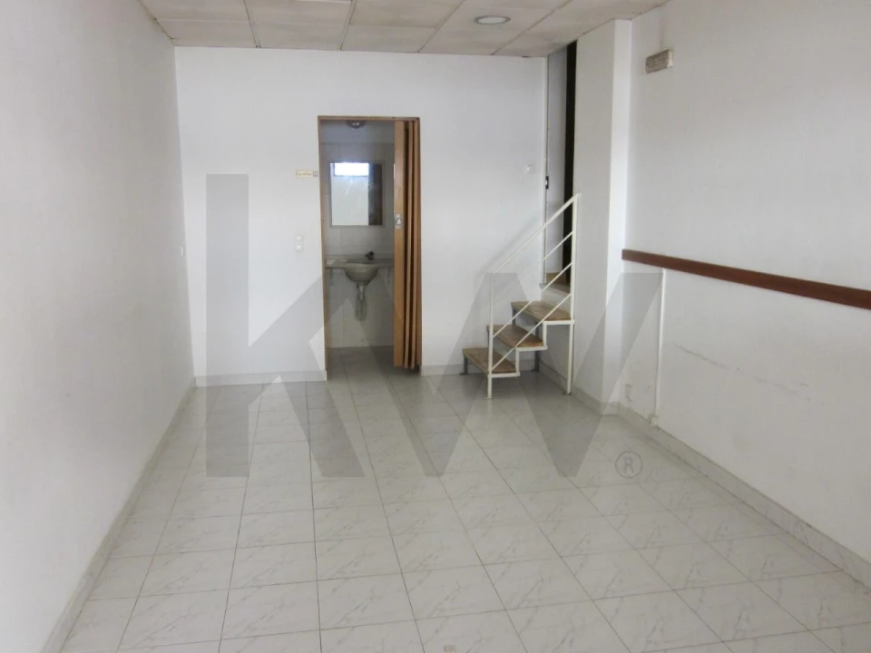 Loja para Arrendamento em Algueirão-Mem Martins Foto 8