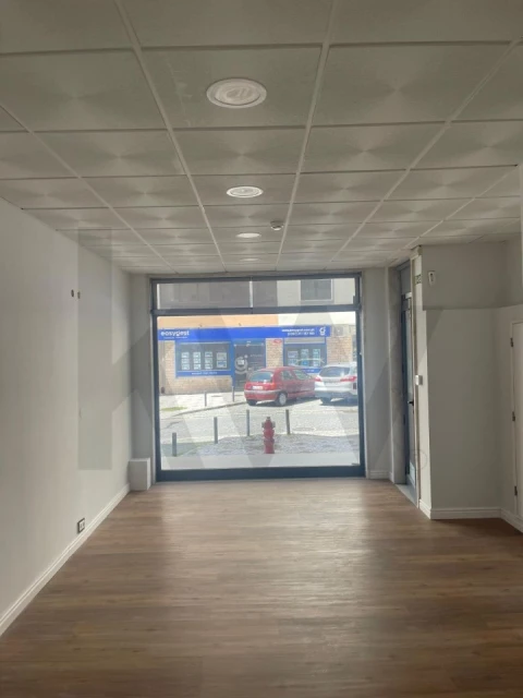 Loja para Arrendamento em Algueirão-Mem Martins