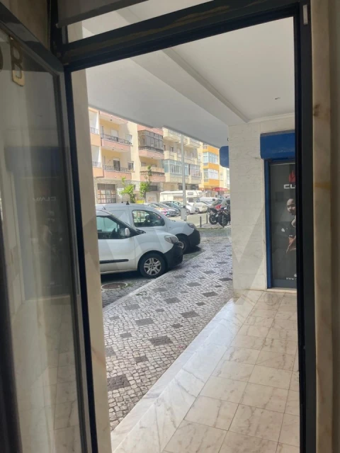 Loja para Arrendamento em Algueirão-Mem Martins