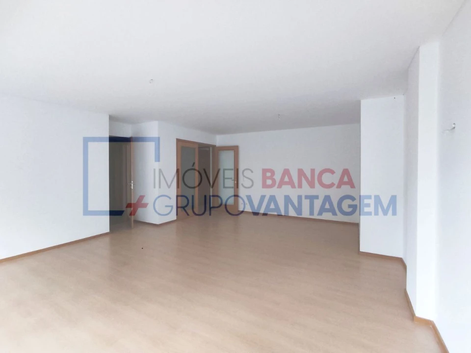 Apartamento T3 para Venda em Moreira Foto 2