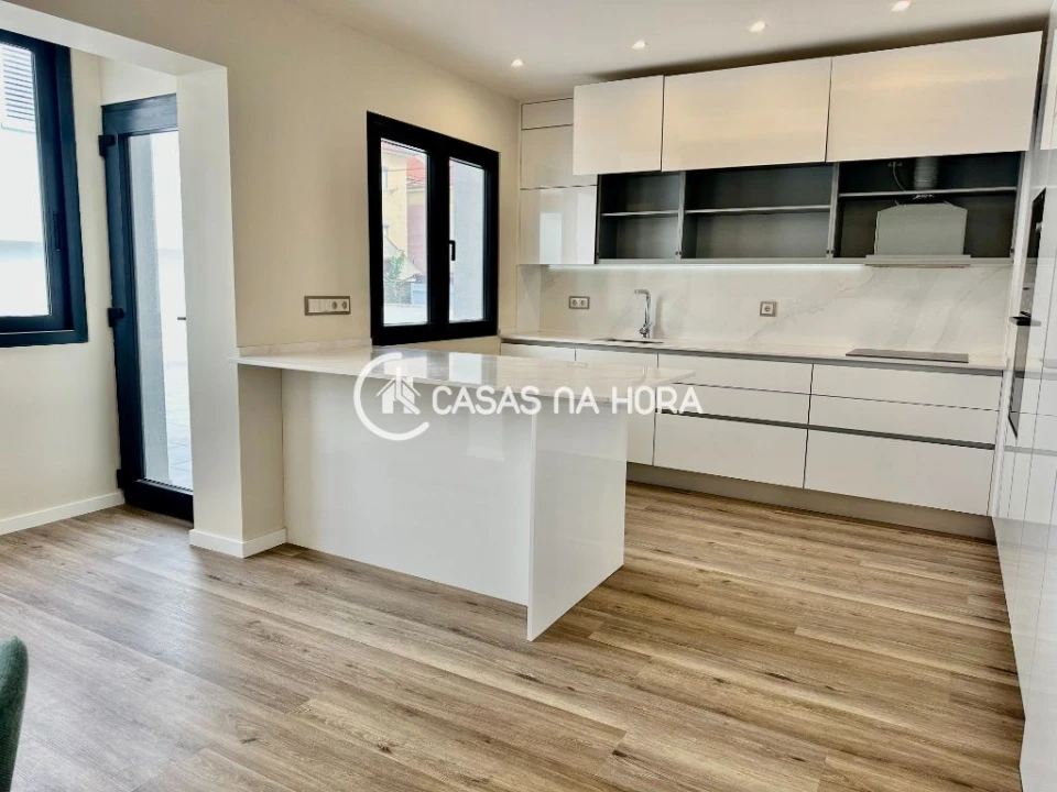 Apartamento T4 para Venda em Almada, Cova da Piedade, Pragal e Cacilhas Foto 7