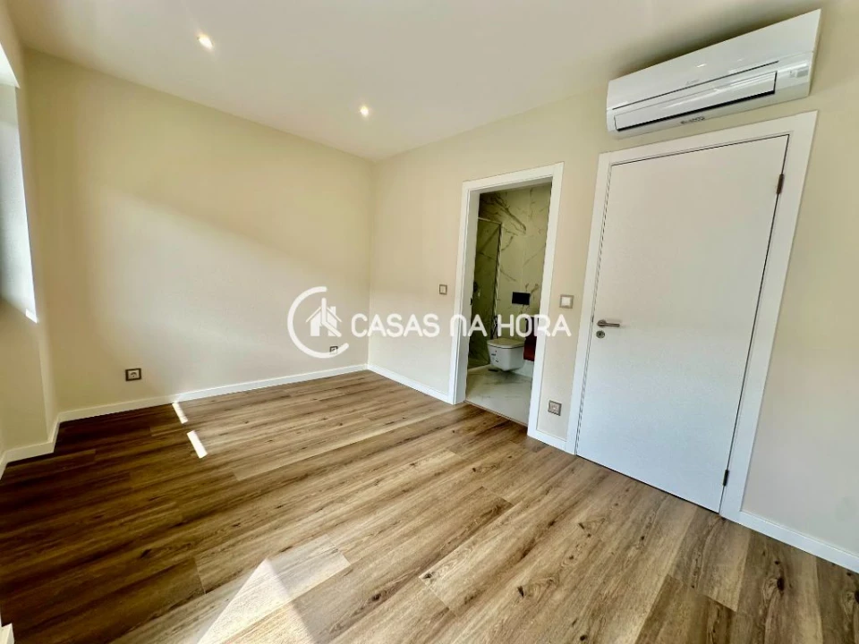 Apartamento T4 para Venda em Almada, Cova da Piedade, Pragal e Cacilhas Foto 23