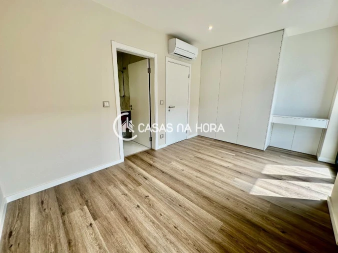 Apartamento T4 para Venda em Almada, Cova da Piedade, Pragal e Cacilhas Foto 24