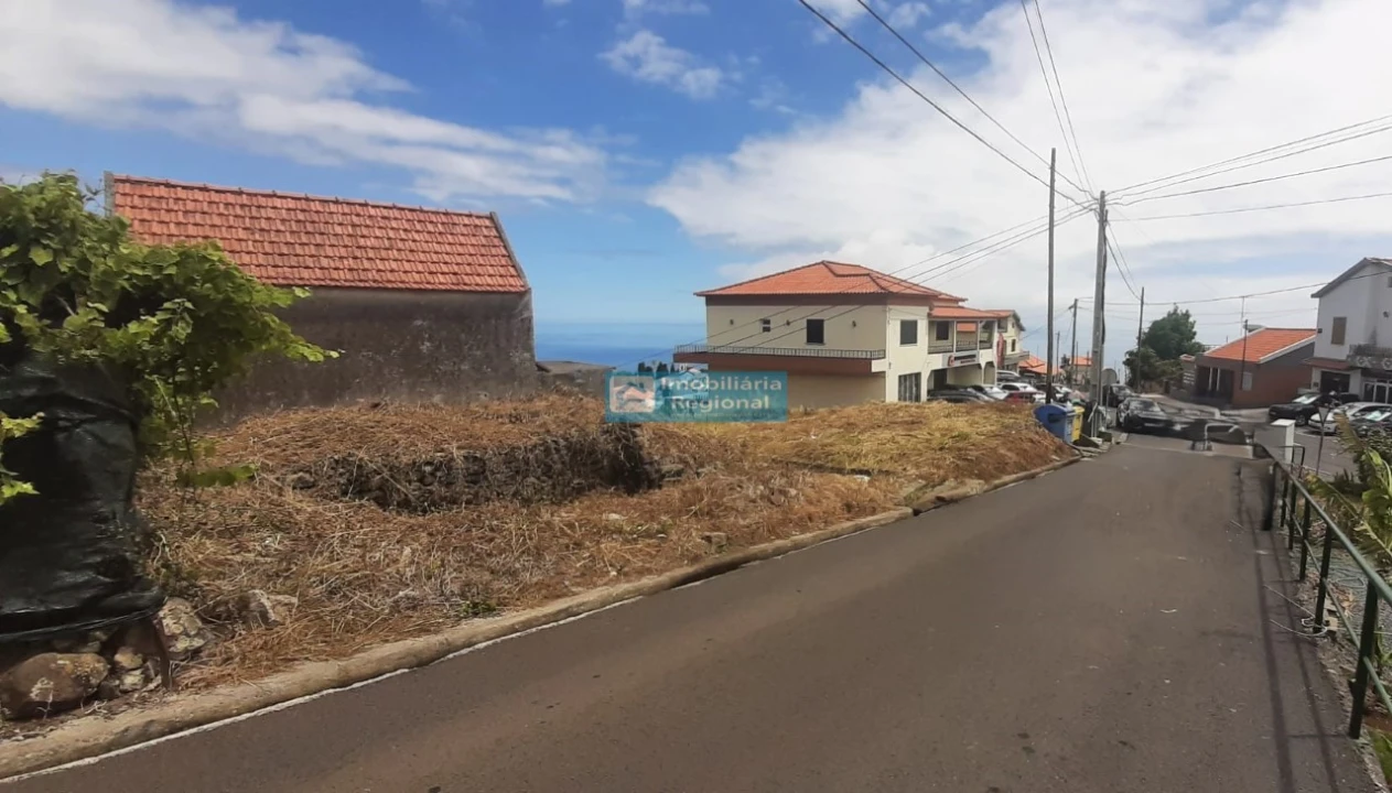 Terreno para Venda em Canhas Foto 1