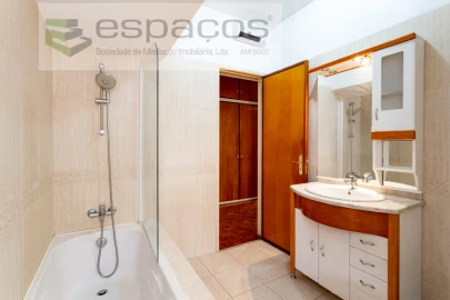 Apartamento T2 para Venda em Santa Iria de Azoia, São João da Talha e Bobadela