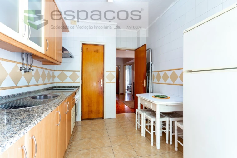 Apartamento T2 para Venda em Santa Iria de Azoia, São João da Talha e Bobadela Foto 3