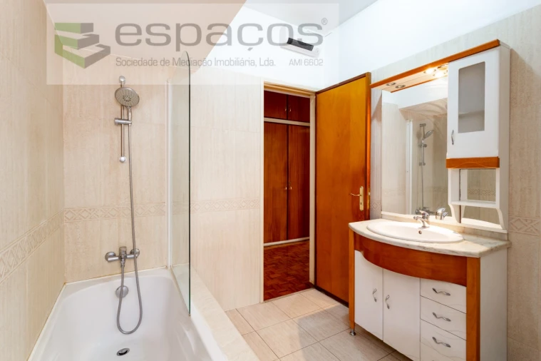 Apartamento T2 para Venda em Santa Iria de Azoia, São João da Talha e Bobadela Foto 13