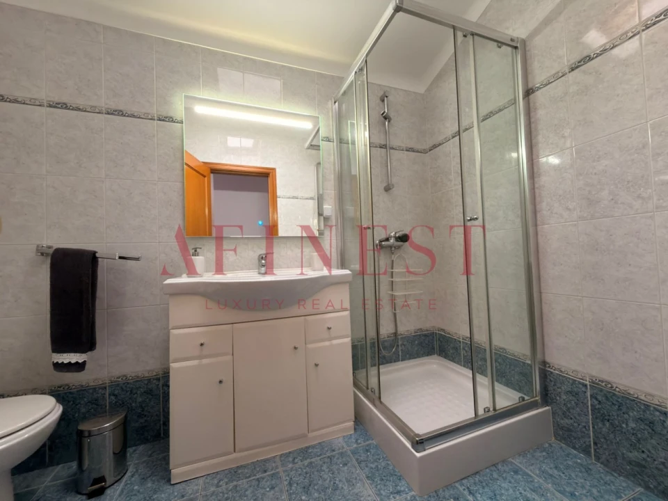 Apartamento T4 para Venda em Rio de Mouro Foto 11