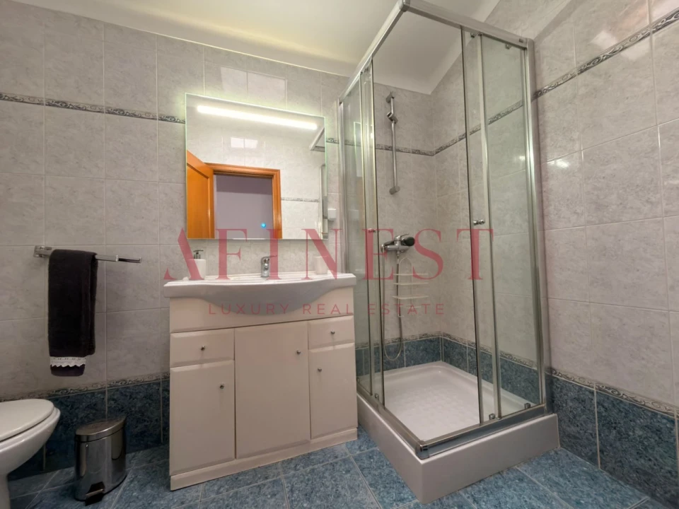 Apartamento T4 para Venda em Rio de Mouro Foto 12