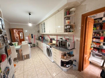 Apartamento T4 para Venda em Rio de Mouro