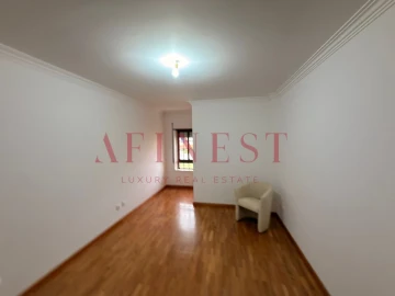 Apartamento T4 para Venda em Rio de Mouro